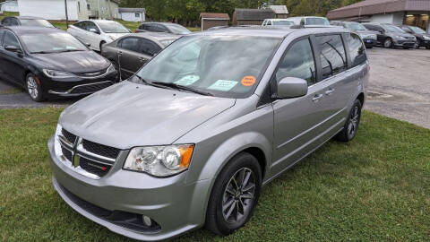 2017 Dodge Grand Caravan for sale at Kidron Kars INC in Orrville OH