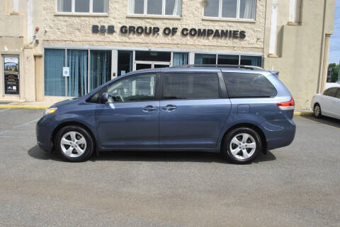 2014 Toyota Sienna LE 8-Passenger