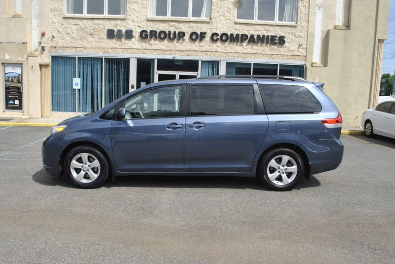 2014 Toyota Sienna LE 8-Passenger