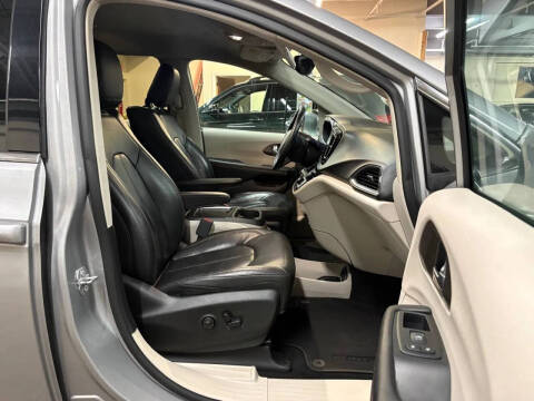2017 Chrysler Pacifica Touring-L Plus