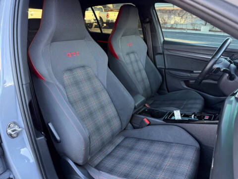 2024 Volkswagen Golf GTI SE