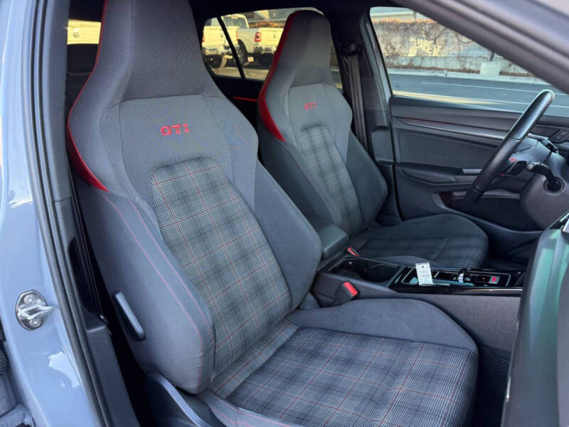 2024 Volkswagen Golf GTI SE