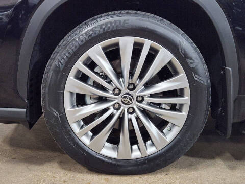 2022 Toyota Highlander Platinum