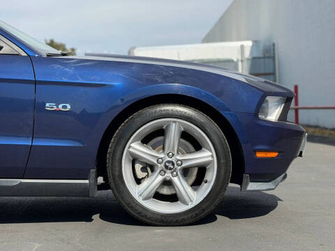 2011 Ford Mustang GT Premium