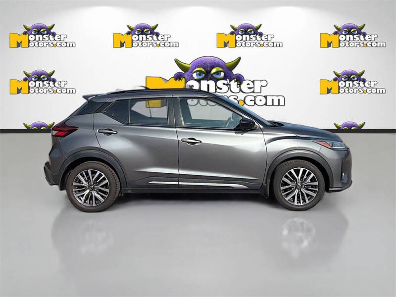 2021 Nissan Kicks SR