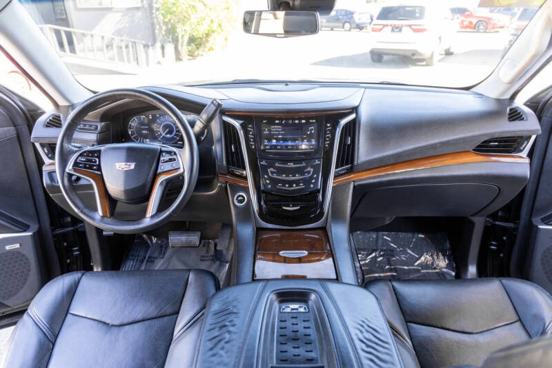 2017 Cadillac Escalade Luxury