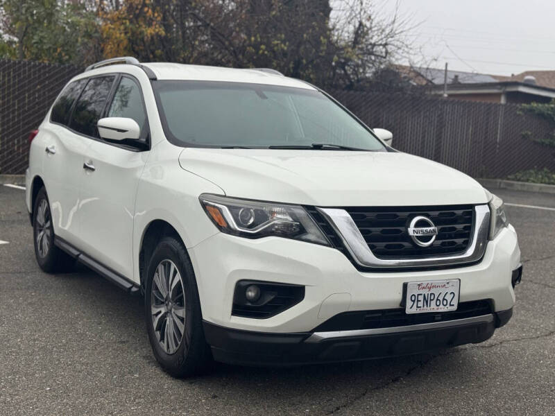 2017 Nissan Pathfinder SV
