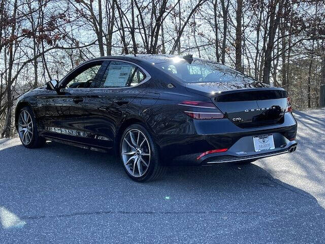 2023 Genesis G70