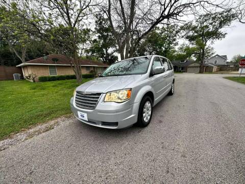 2009 Chrysler Town and Country for sale at Demetry Automotive in Houston TX