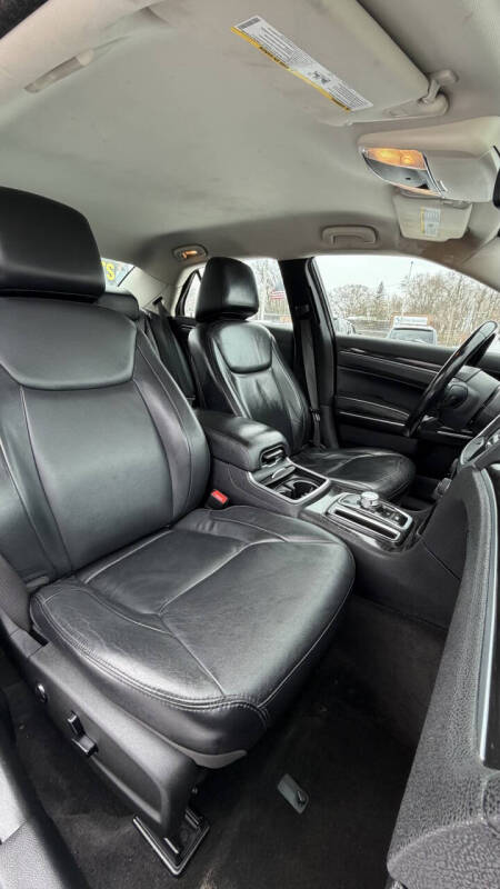 2015 Chrysler 300 Limited