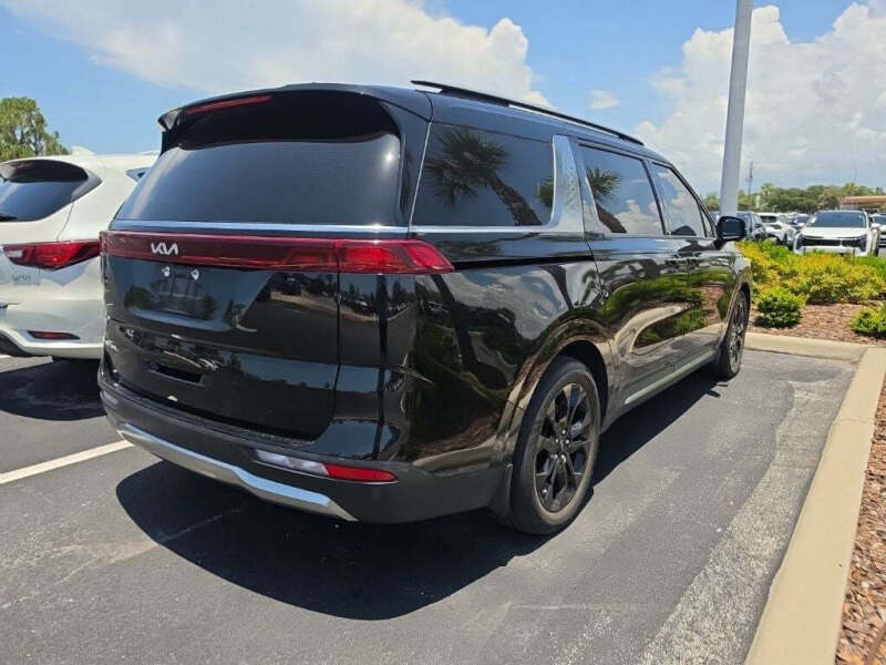 2023 Kia Carnival SX