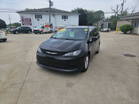 2022 Chrysler Voyager LX