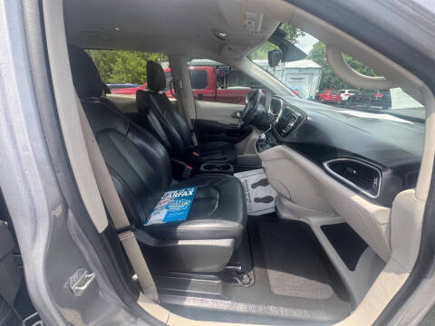 2017 Chrysler Pacifica Touring-L