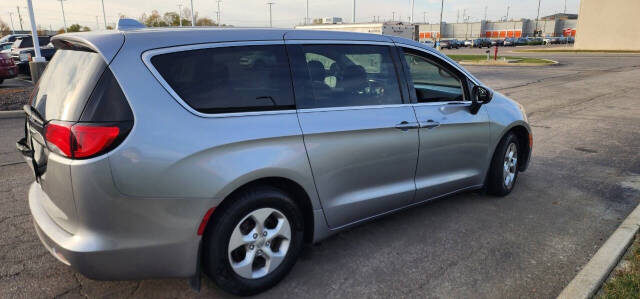 2017 Chrysler Pacifica for sale at URIEL's AUTOMOTIVE LLC in Middletown, OH