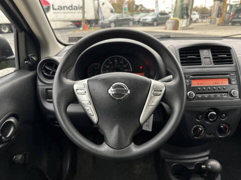 2015 Nissan Versa 1.6 S Plus