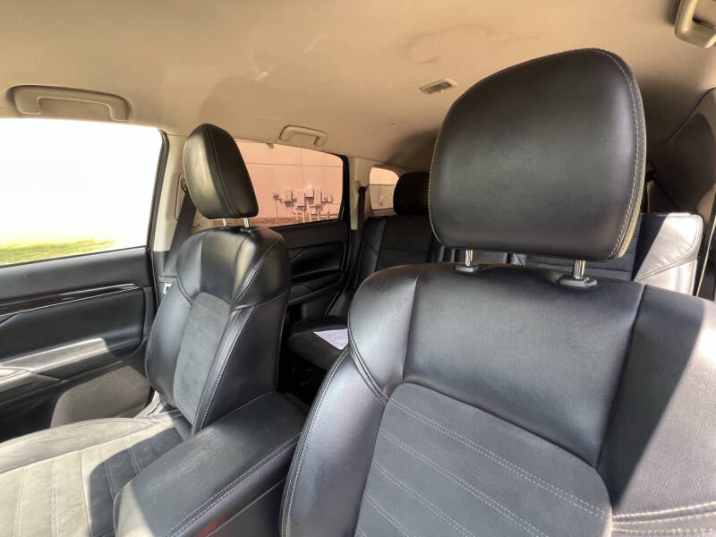 2020 Mitsubishi Outlander SE