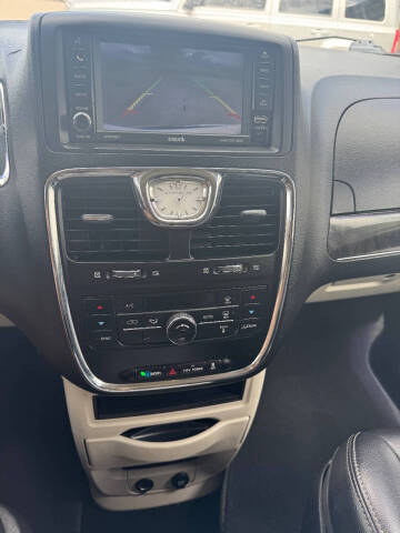 2012 Chrysler Town and Country Touring