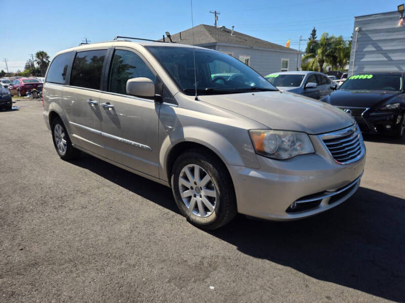 2014 Chrysler Town and Country Touring