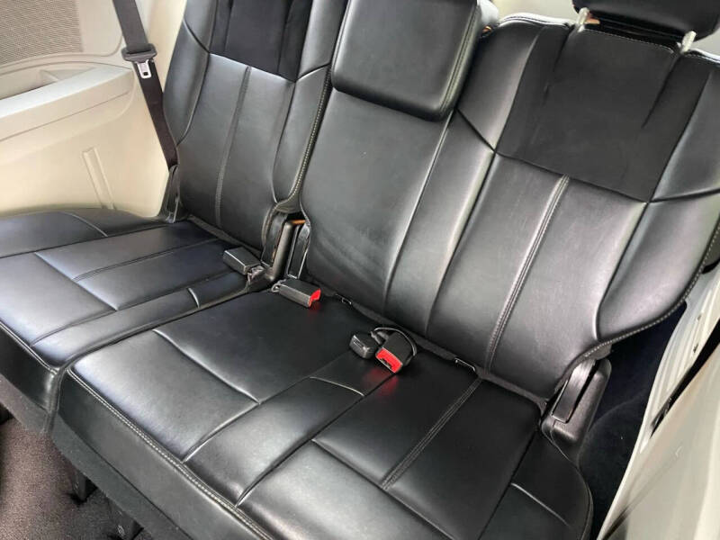 2015 Chrysler Town and Country Limited Platinum