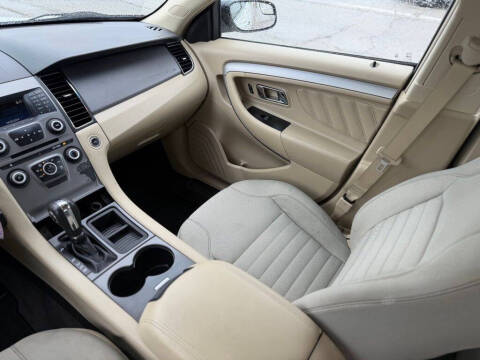 2017 Ford Taurus SE