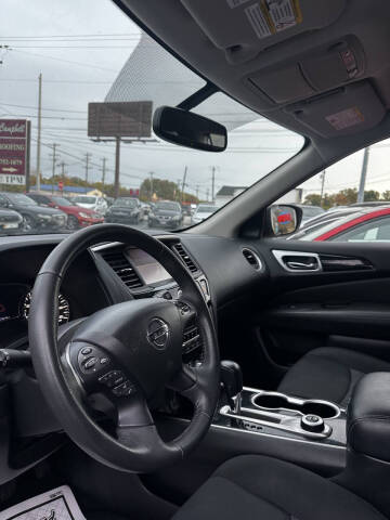 2018 Nissan Pathfinder SV