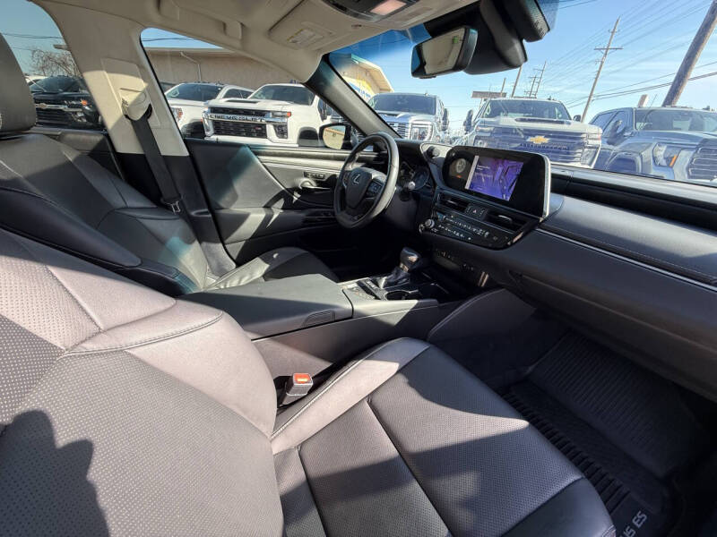 2024 Lexus ES 300h F SPORT Design