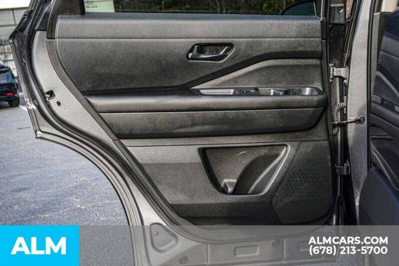 2025 Nissan Pathfinder SV