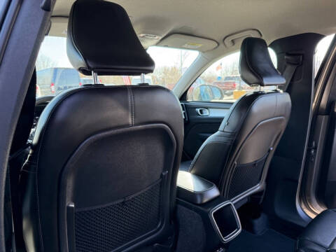 2022 Volvo XC40 T5 Momentum