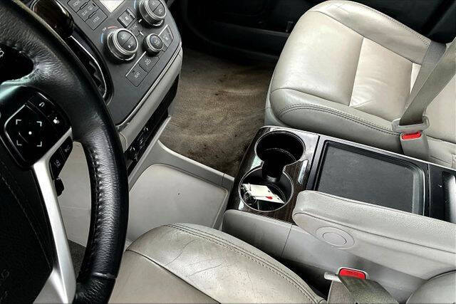 2018 Toyota Sienna XLE 7-Passenger Auto Access Seat