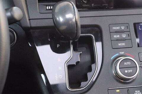 2017 Toyota Sienna SE 8-Passenger