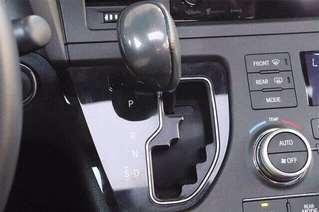 2017 Toyota Sienna SE 8-Passenger