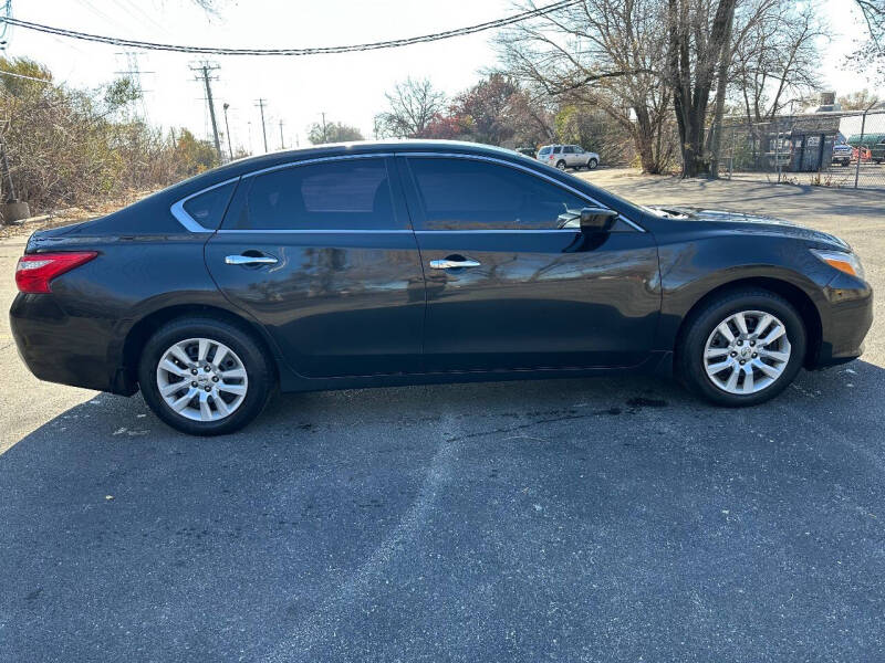 2016 Nissan Altima S photo 5