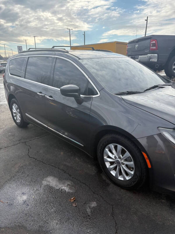 2017 Chrysler Pacifica Touring-L