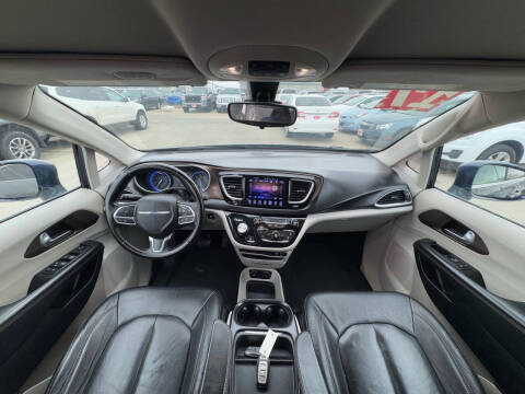 2017 Chrysler Pacifica Touring-L