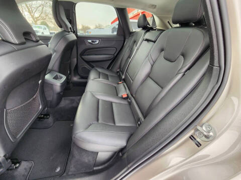 2025 Volvo XC60 B5 Core Dark Theme