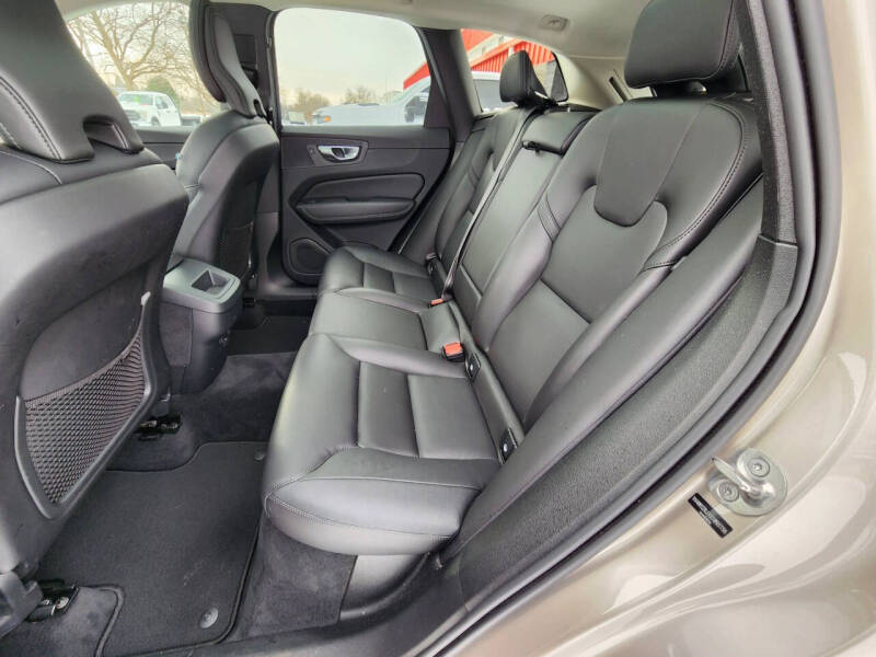 2025 Volvo XC60 B5 Core Dark Theme