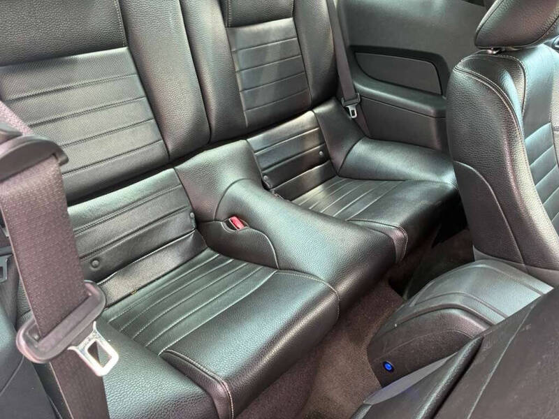 2012 Ford Mustang V6