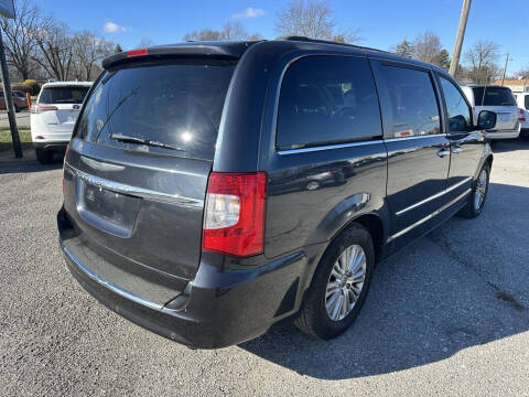 2013 Chrysler Town and Country Touring-L