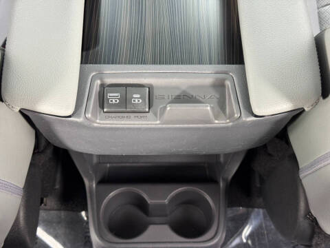 2022 Toyota Sienna Limited 7-Passenger