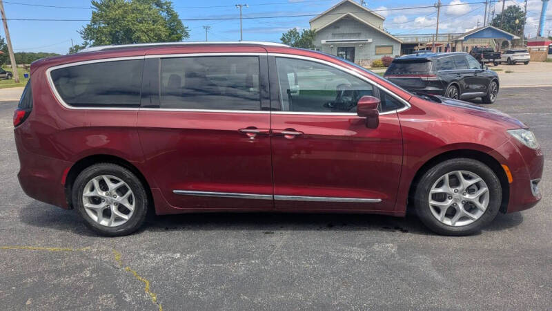 2017 Chrysler Pacifica Touring-L Plus