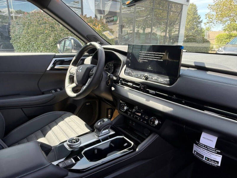 2026 Mitsubishi Outlander LE