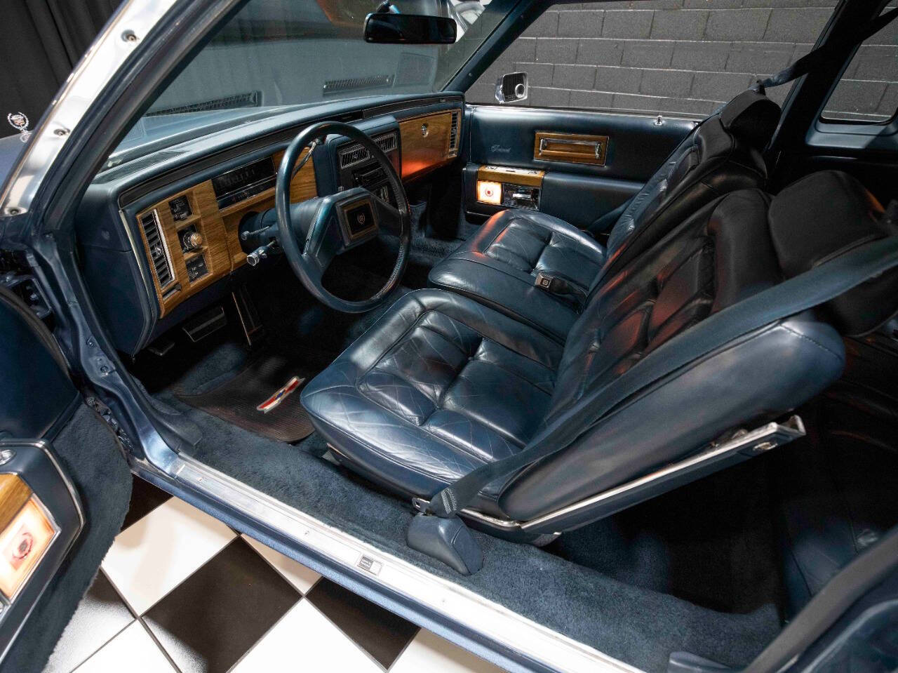 1985 Cadillac Fleetwood Brougham 40
