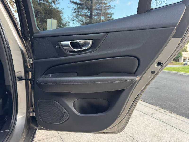 2019 Volvo S60 T5 Momentum