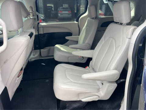 2017 Chrysler Pacifica Touring-L Plus