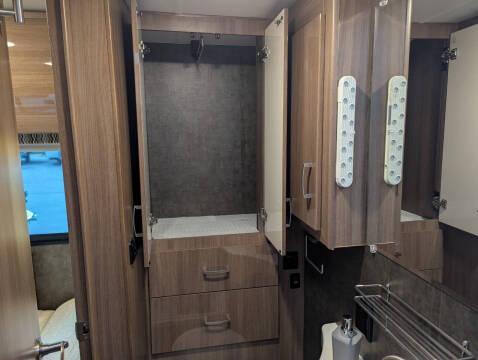 2018 Winnebago Trend 23D / 23ft