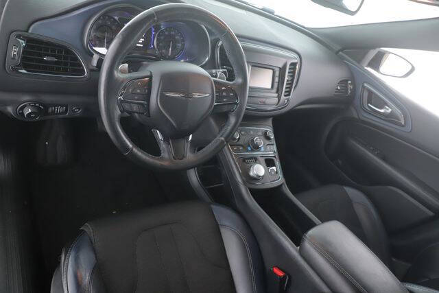 2016 Chrysler 200 S