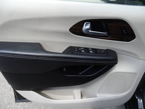 2023 Chrysler Pacifica Plug-In Hybrid Limited