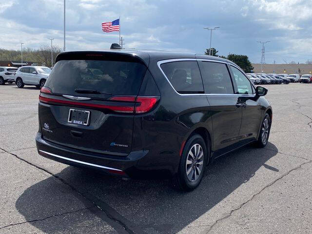 2024 Chrysler Pacifica Plug-In Hybrid Select