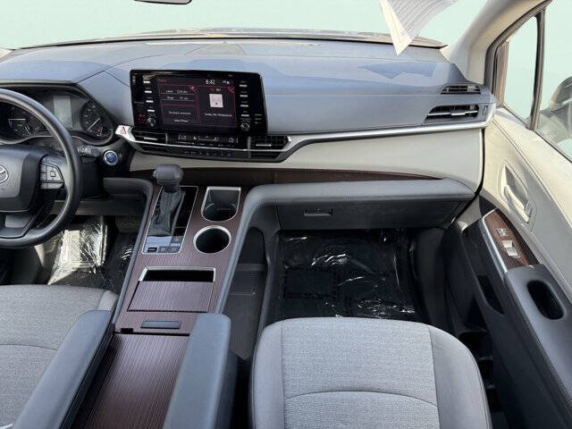 2024 Toyota Sienna LE 8-Passenger