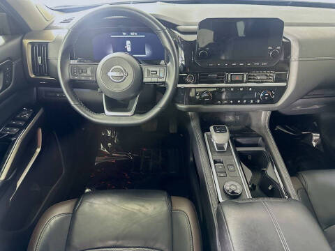 2023 Nissan Pathfinder Platinum